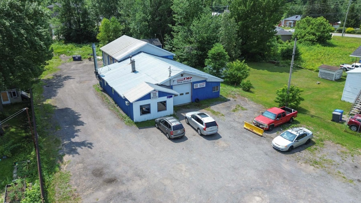 Vue aérienne réelle de la propriété du 525, Rue du Ruisseau-Martin